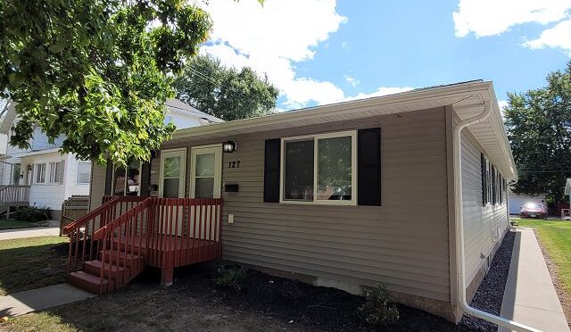 127 E 8th St, Winona MN 55987