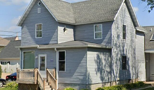 318 Center St, Apt 2 Winona MN 55987