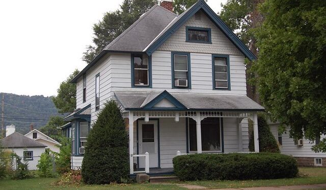 151 E 10th St, Winona MN 55987