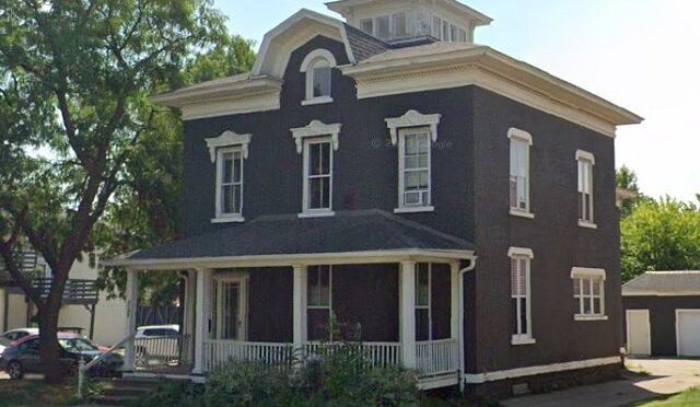 259 E Broadway St, Apt 2 Winona MN 55987