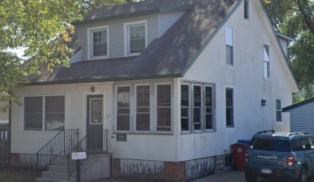 311 W 10th St, Winona MN 55987