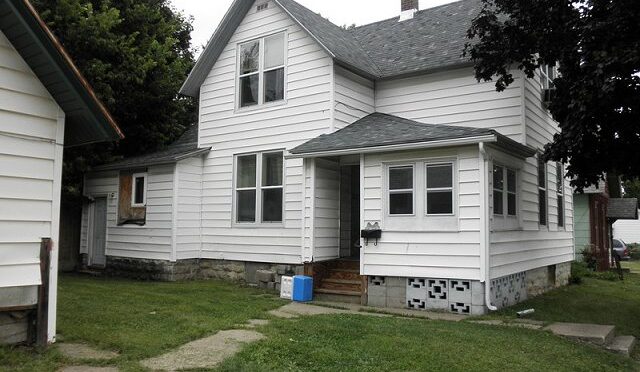 420 W Sarnia St, Winona MN 55987