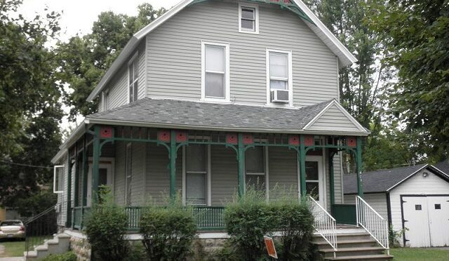 423 W 7th St, Winona MN 55987