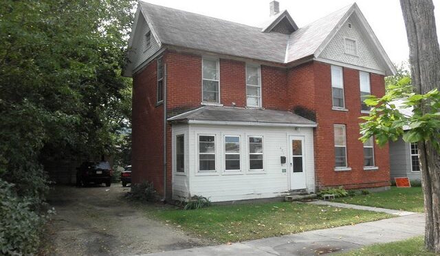 471 W 8th St, Winona MN 55987