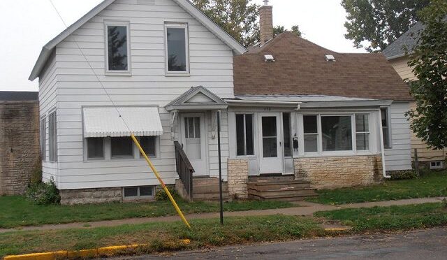 478 W 4th St, Winona MN 55987